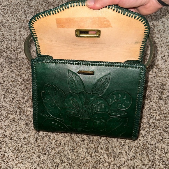 Hand tooled leather purse - Picture 4 of 5